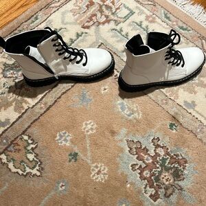 Sincerely Jules - Size 10M - excellent condition